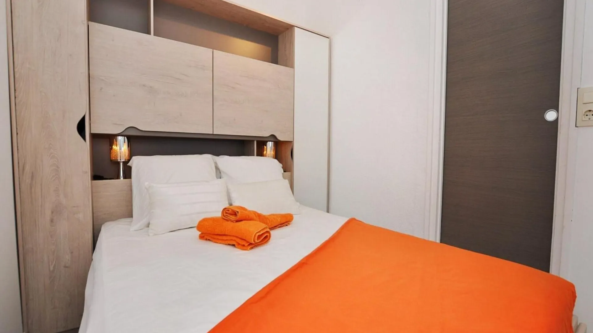 Apartment In Roses With Sea View 0*,