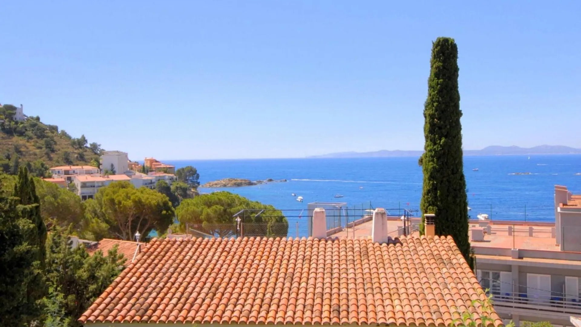 Apartment In Roses With Sea View